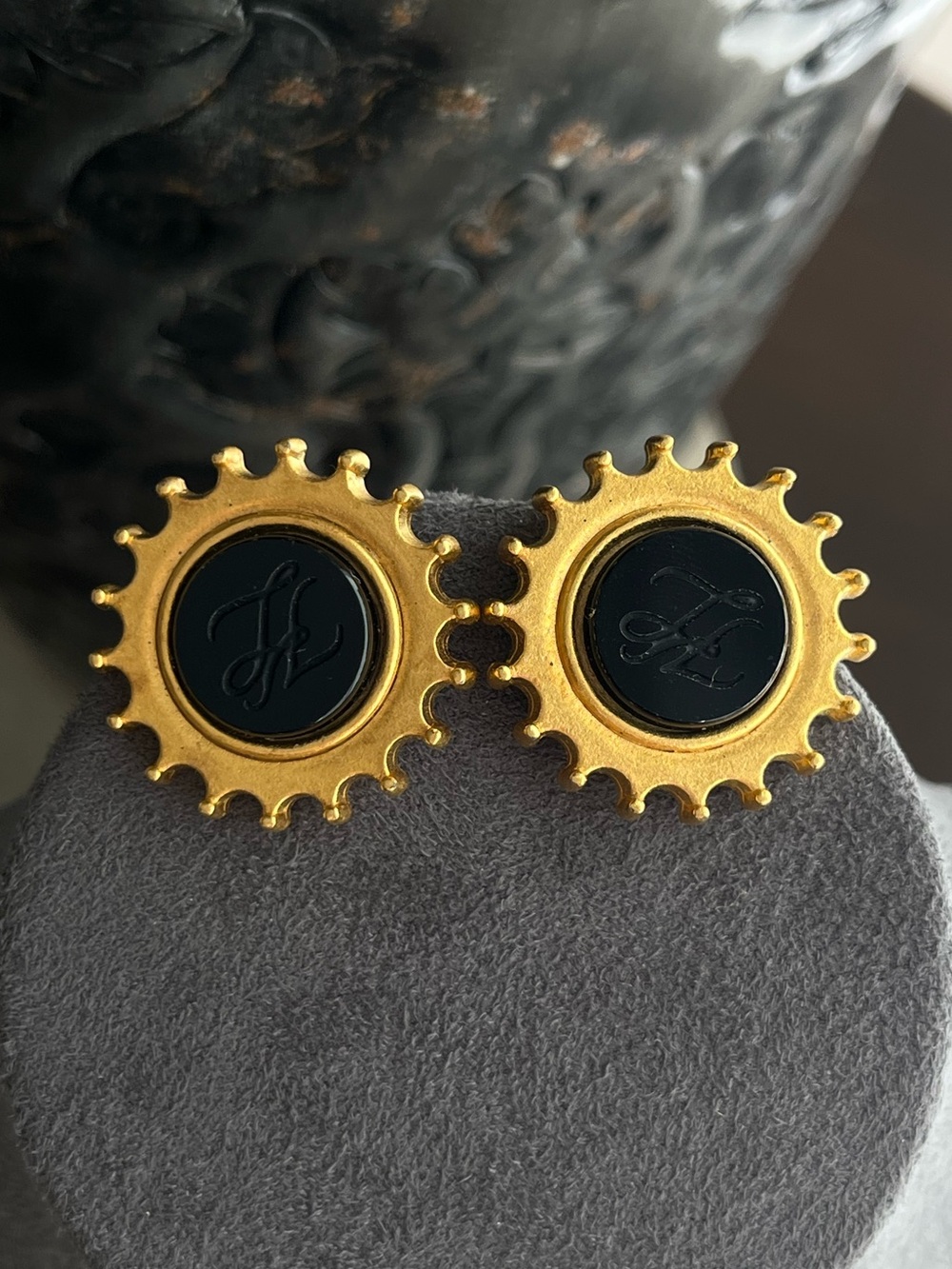 Vintage Karl Lagerfeld Radiant Star Logo Engrave Black Glass Matte Gold Earrings